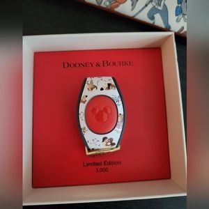 Dooney And Bourke Disney Santa's Tails Dog Christmas Magic Band